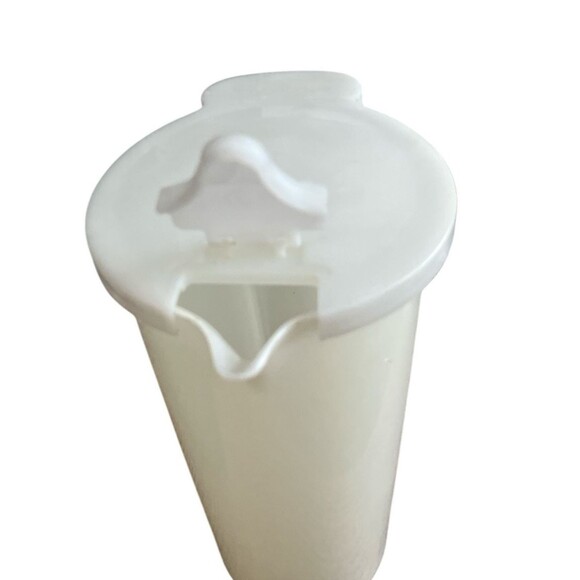 Vintage Tupperware 2 Quart Drink Pitcher With Lid - Picture 5 of 7